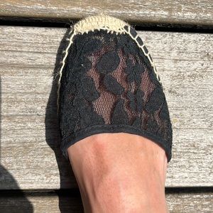Soludos classic, black-lace sandal with black ties, size 7!